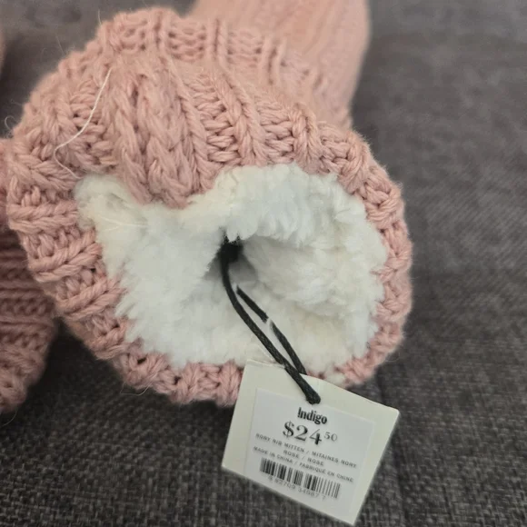 Indigo Rory Rib Furry Lined Mittens In Rose - Picture 6 of 7